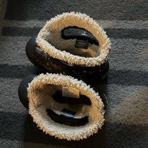 Toddler boy size 8 Bogs